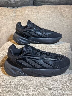 Adidas Ozelia Men’s sneakers Triple black Size 8.5